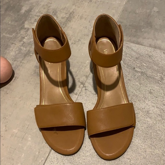 heels with wooden heel